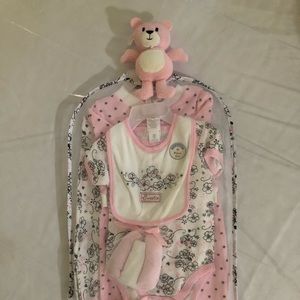 Pink baby 9 piece baby gift set